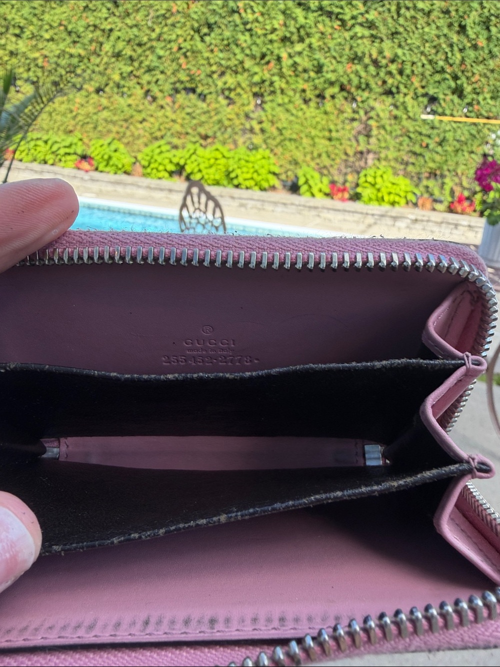 Gucci Dusty Pink Embossed Zip-Around Wallet - Picture 3 of 4